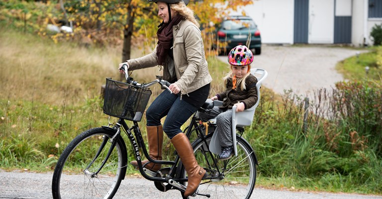 Cykelhjälmsanvändningen ökar bland vuxna men inte i Kalmar län.